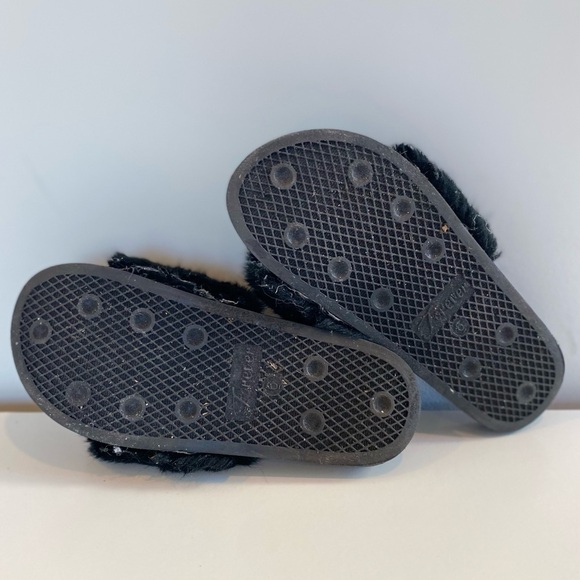 Black Slides Faux Fur and Pearl sandals size 6 - Picture 11 of 12